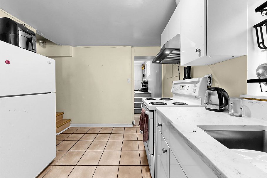 1972 E 51st Avenue Vancouver, BC - 17