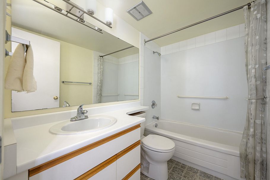 302 1345 Chesterfield Avenue North Vancouver, BC - 21
