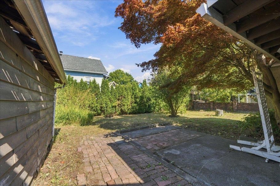 2219 E 25th Avenue Vancouver, BC - 19
