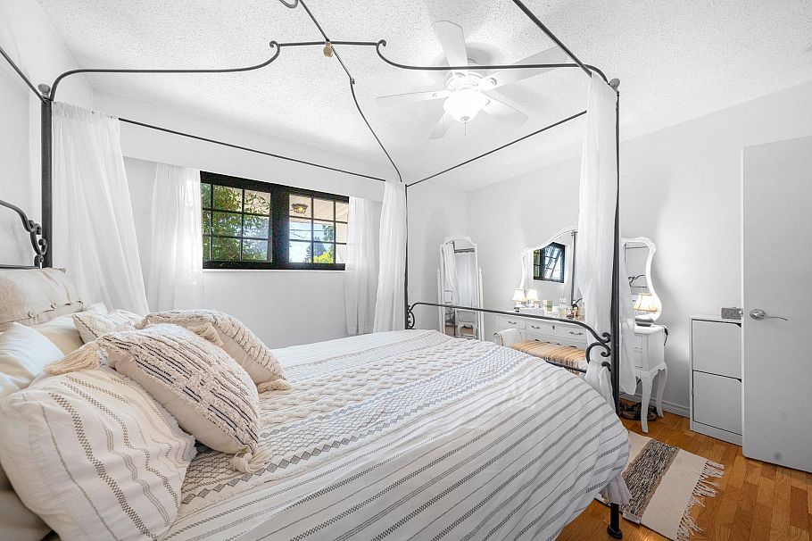 626 E 13th Street North Vancouver, BC - 22