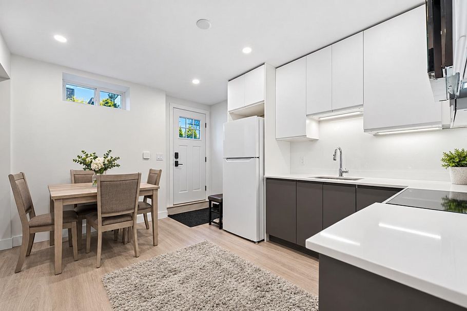1154 Harold Road North Vancouver, BC - 32