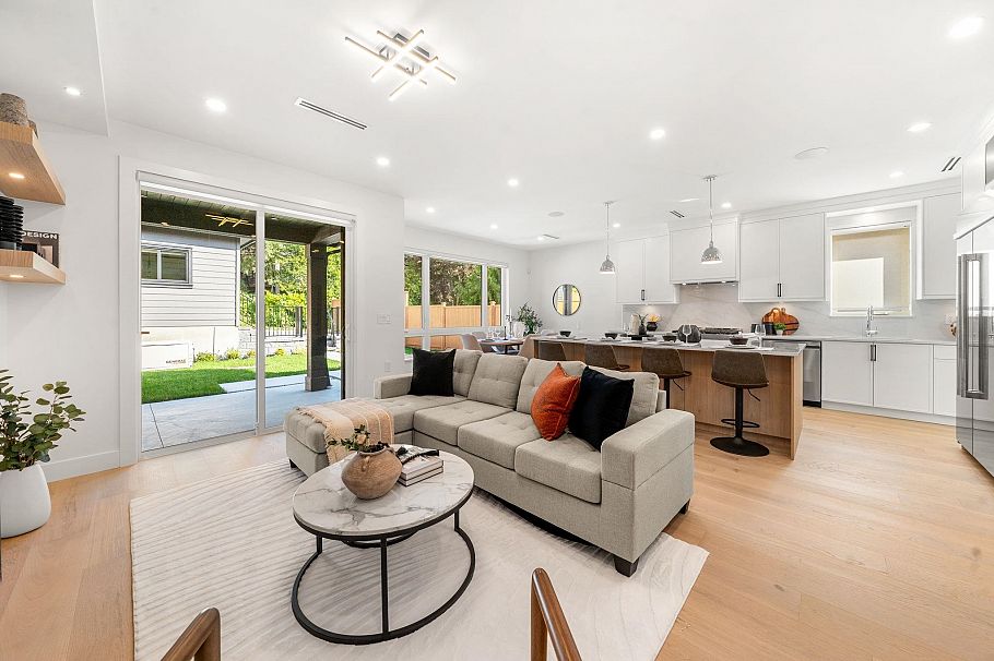 1350 Ross Road North Vancouver, BC - 8