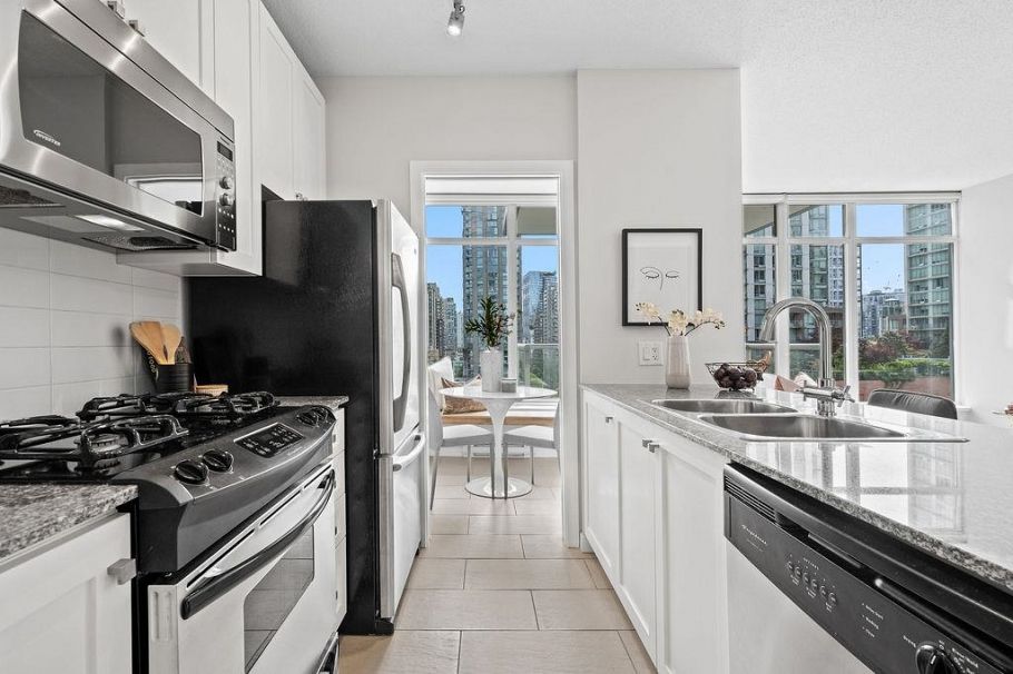 607 480 Robson Street Vancouver, BC - 8
