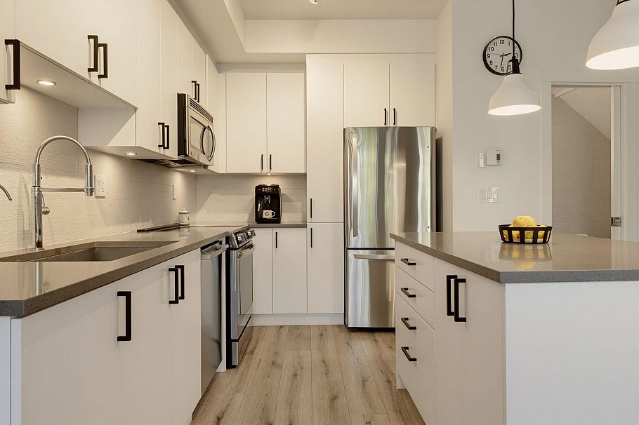 234 735 W 15th Street North Vancouver, BC - 10