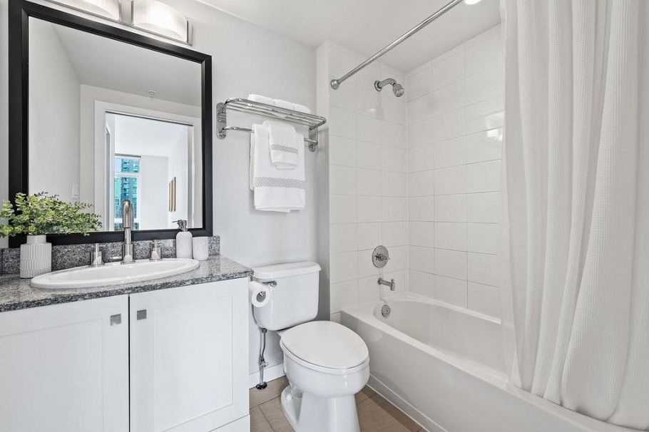 607 480 Robson Street Vancouver, BC - 30