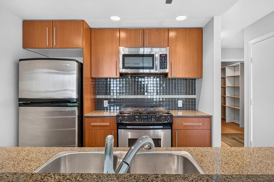 906 455 Beach Crescent Vancouver, BC - 3