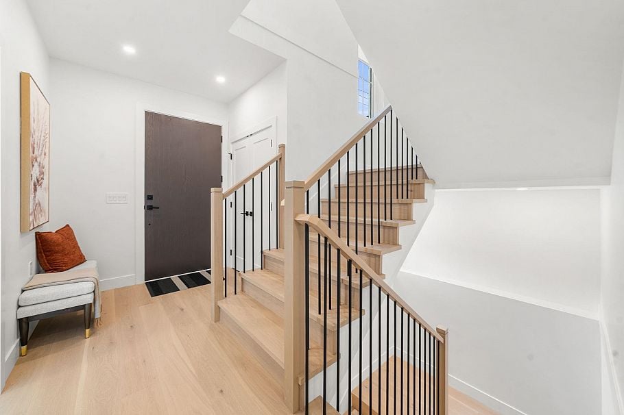 1350 Ross Road North Vancouver, BC - 3