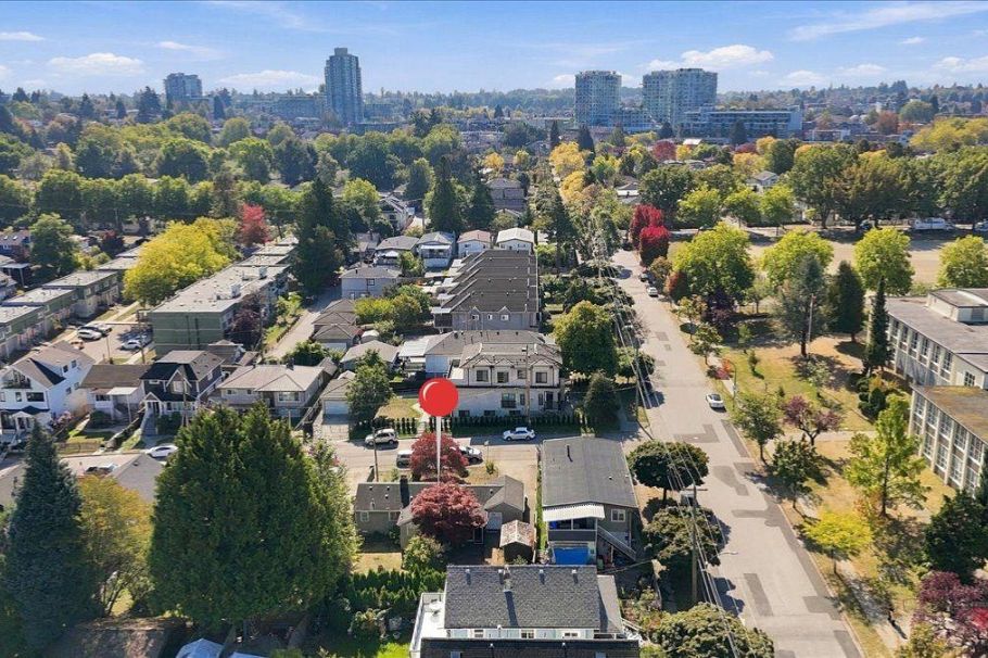 2219 E 25th Avenue Vancouver, BC - 5