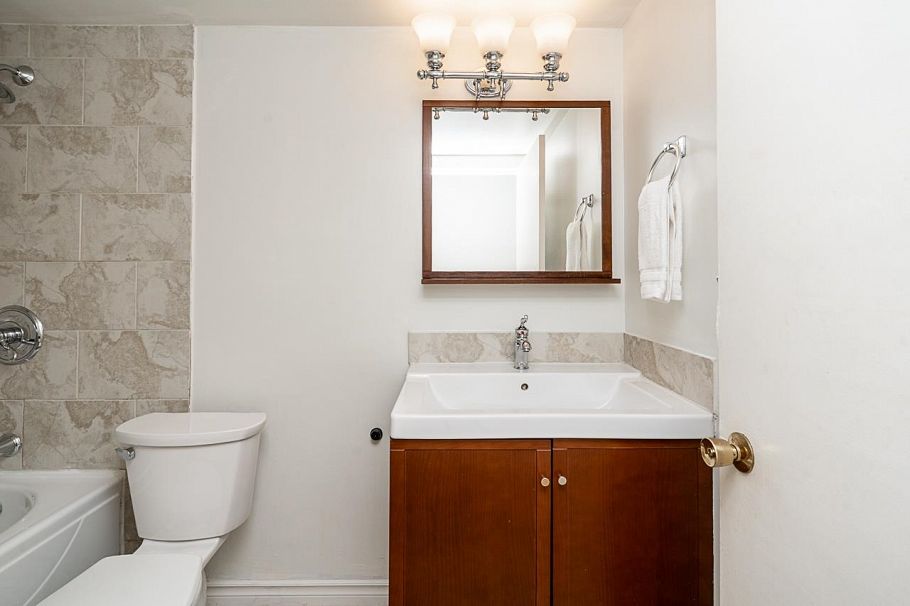 106 235 E 13th Street North Vancouver, BC - 30