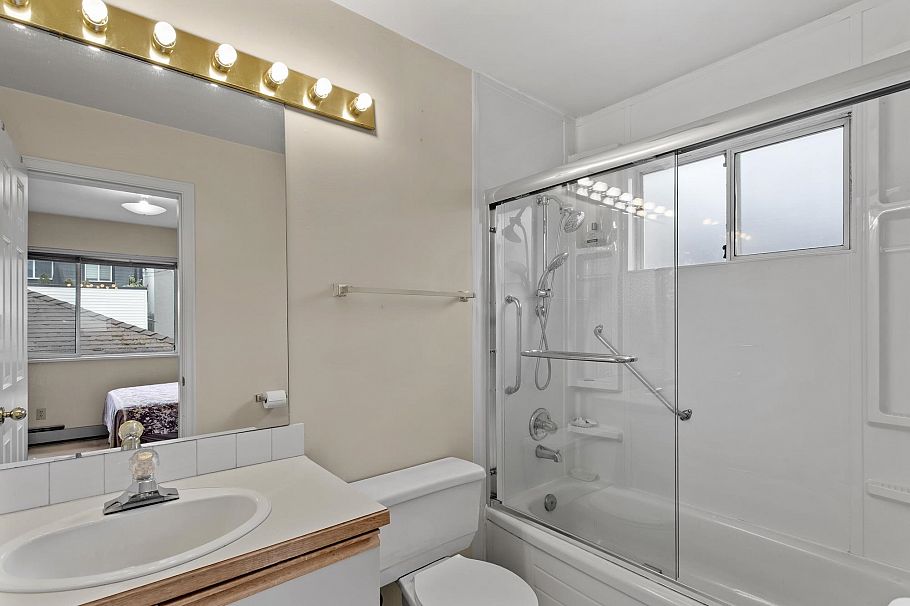 1678 E 13th Avenue Vancouver, BC - 21