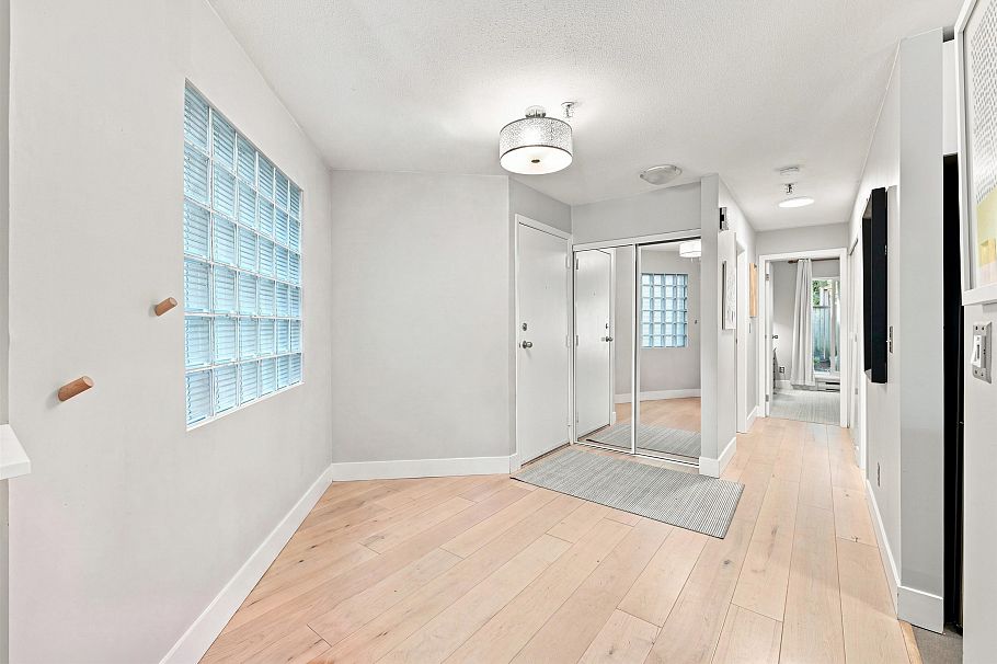 108 2020 W 8th Avenue Vancouver, BC - 17