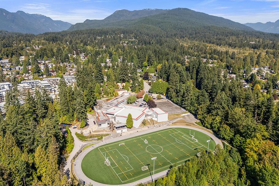 2763 Violet Street North Vancouver, BC - 37