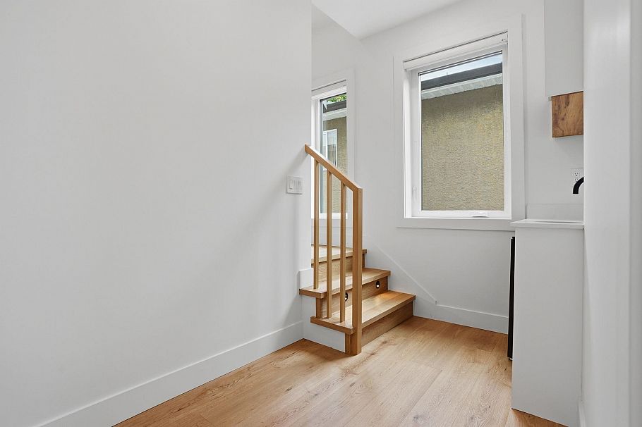 2 2438 E 20th Avenue Vancouver, BC - 18