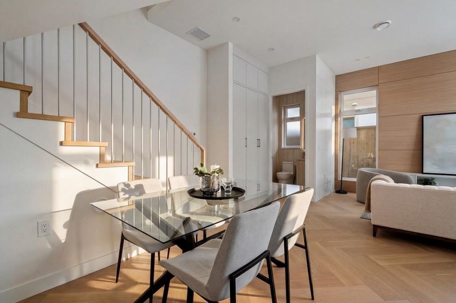 2 364 E 23rd Avenue Vancouver, BC - 9