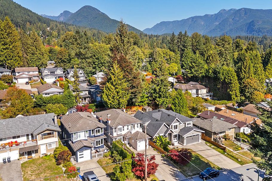 1154 Harold Road North Vancouver, BC - 39
