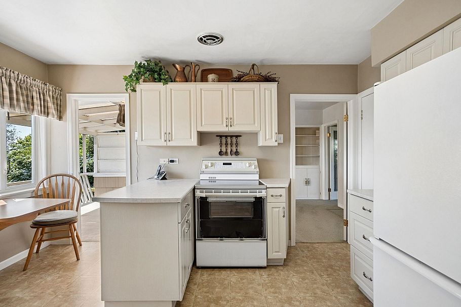 657 E Keith Road North Vancouver, BC - 12