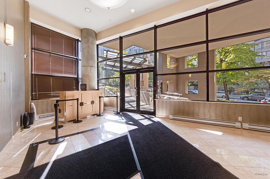 403 1367 Alberni Street Vancouver, BC - 2