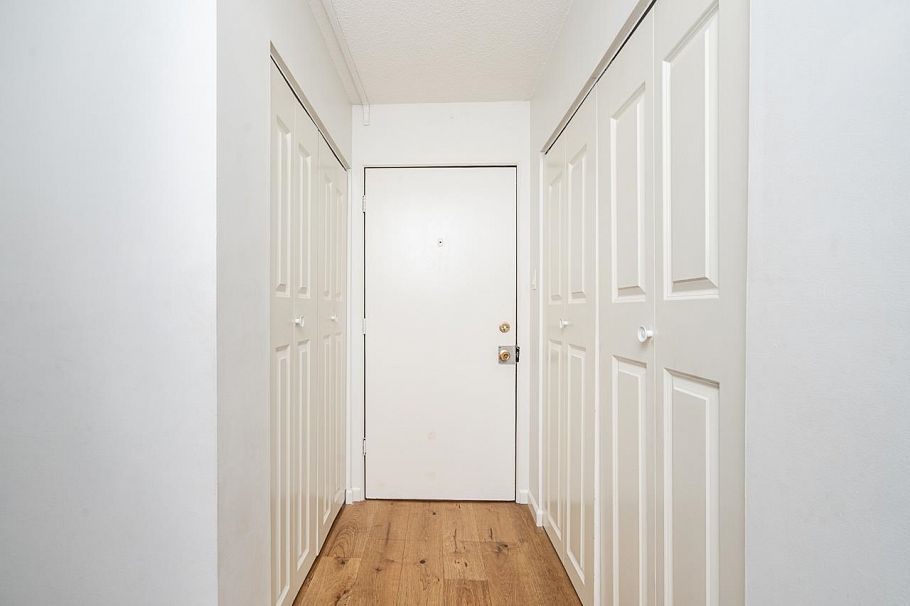 106 235 E 13th Street North Vancouver, BC - 32
