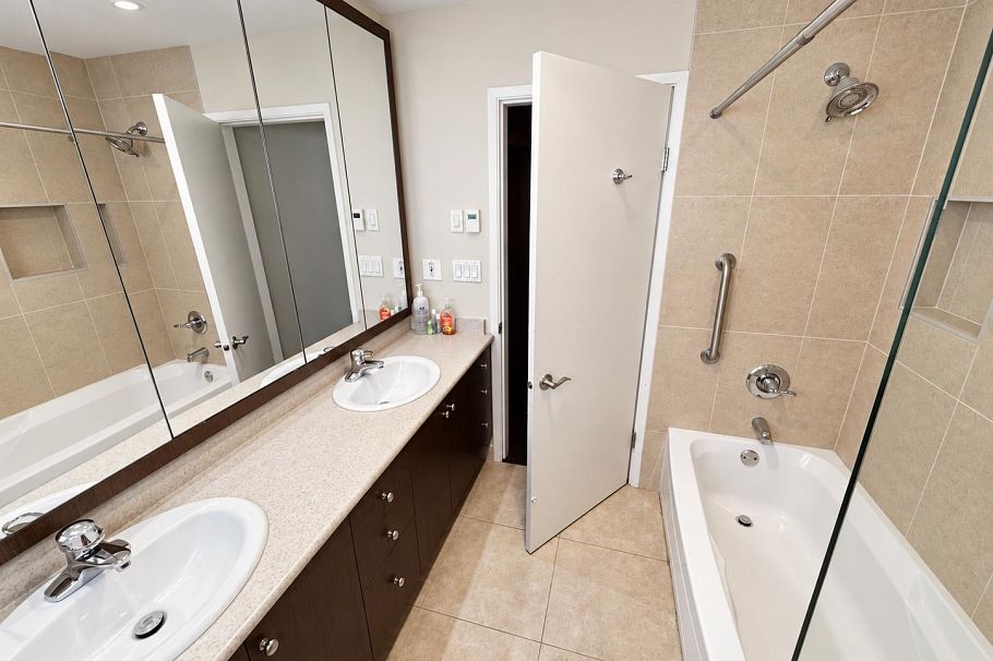 1215 E 48th Avenue Vancouver, BC - 38