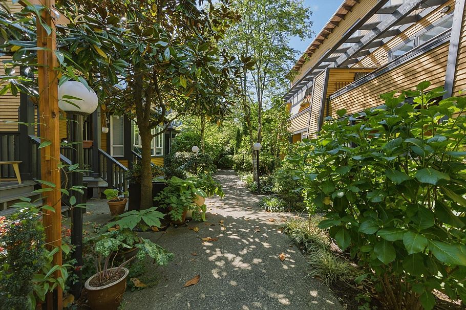1073 E Pender Street Vancouver, BC - 35