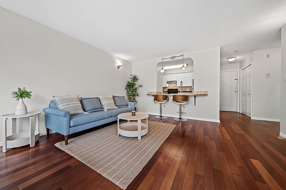 201 4990 Mcgeer Street Vancouver, BC - 5