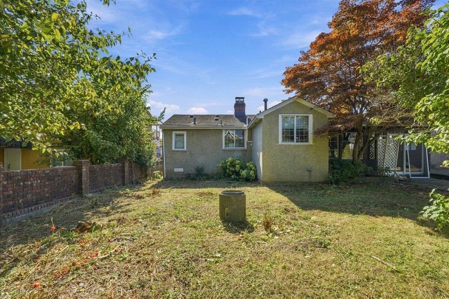2219 E 25th Avenue Vancouver, BC - 14
