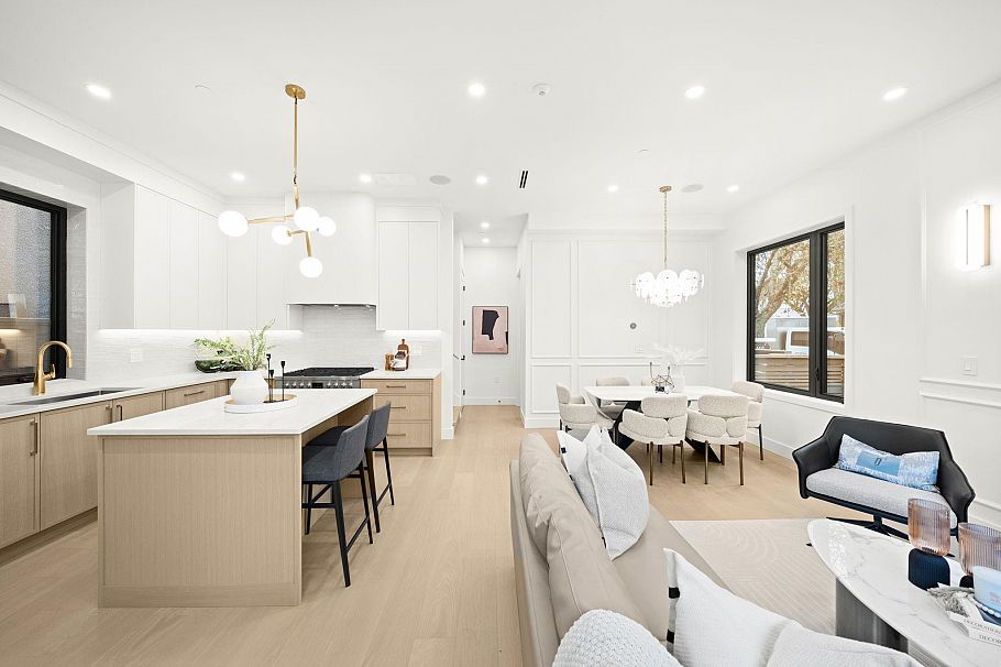 1095 E 14th Avenue Vancouver, BC - 9