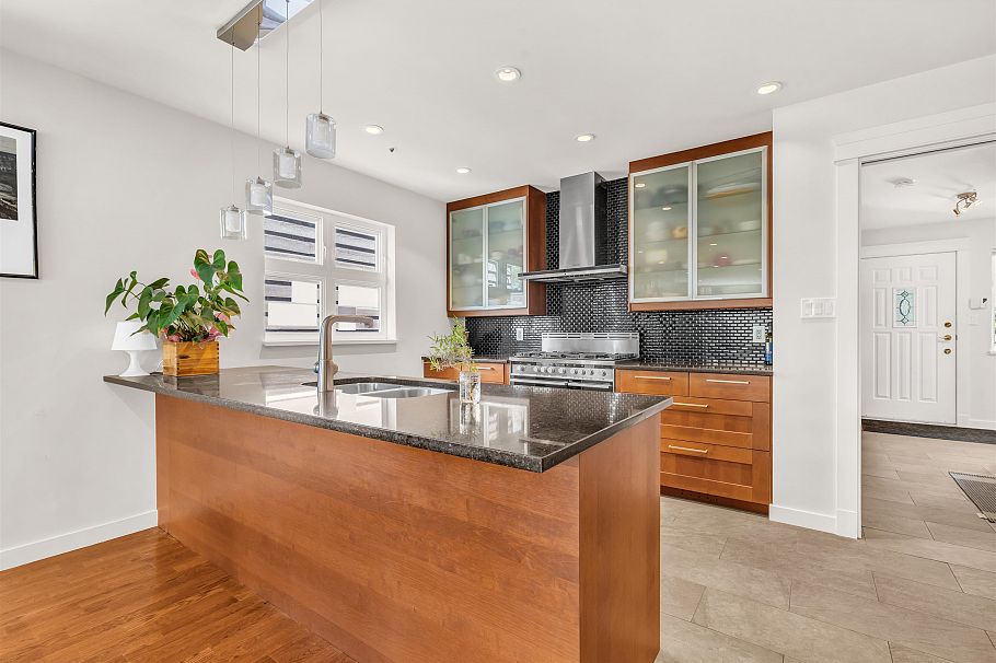 517 Atlantic Street Vancouver, BC - 5