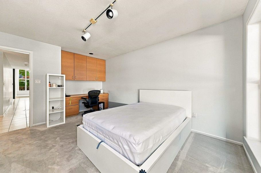 1039 W 29th Avenue Vancouver, BC - 10