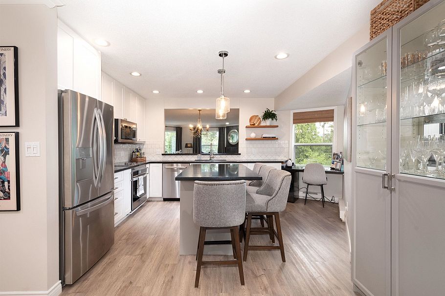 706 1500 Ostler Court North Vancouver, BC - 5