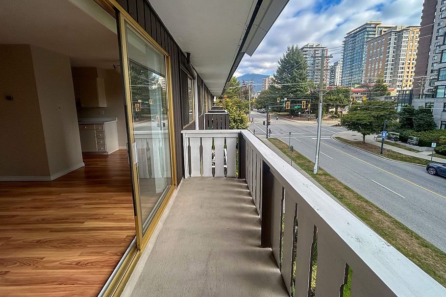 302 1345 Chesterfield Avenue North Vancouver, BC - 8