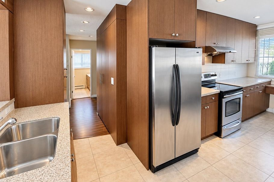 1215 E 48th Avenue Vancouver, BC - 26