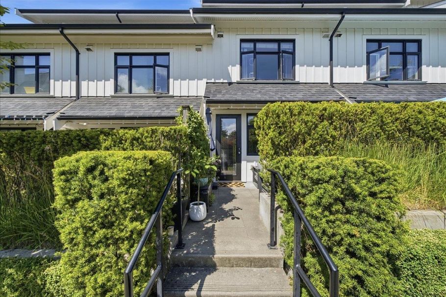 5743 St George Street Vancouver, BC - 16