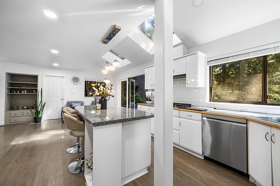 5520 Huckleberry Lane North Vancouver, BC - 16