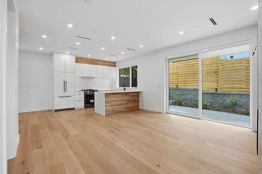 2 2438 E 20th Avenue Vancouver, BC - 2