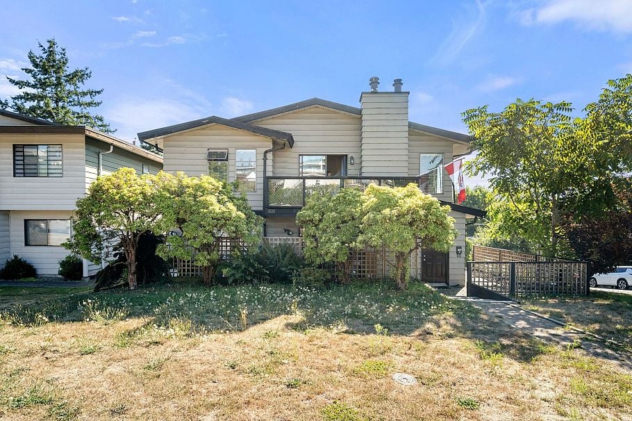 140-142 St. Patricks Avenue North Vancouver, BC - 3