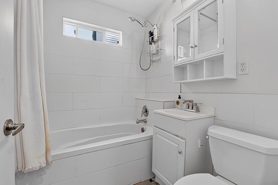 2218 E 11th Avenue Vancouver, BC - 21
