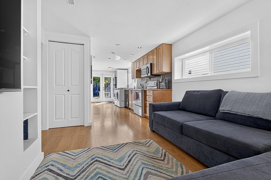 2218 E 11th Avenue Vancouver, BC - 24