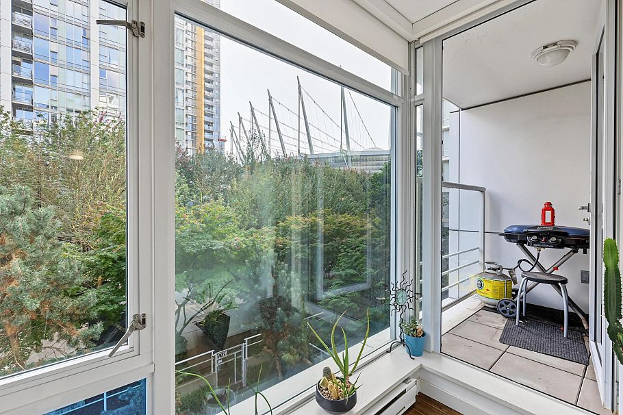315 161 W Georgia Street Vancouver, BC - 14