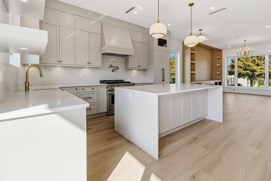 3290 E 48th Avenue Vancouver, BC - 11