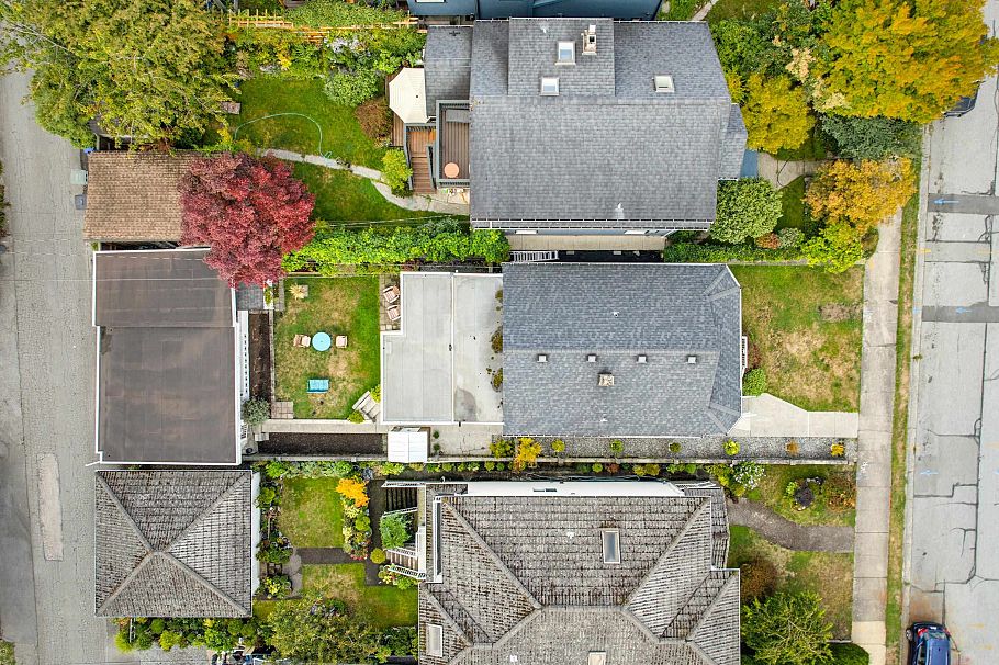 3587 Triumph Street Vancouver, BC - 2