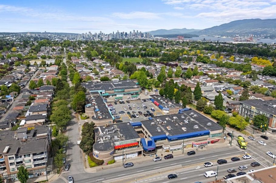 2964 E 4th Avenue Vancouver, BC - 23