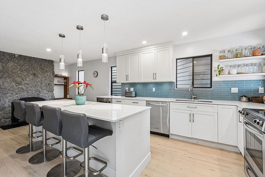 5709 Owl Court North Vancouver, BC - 5