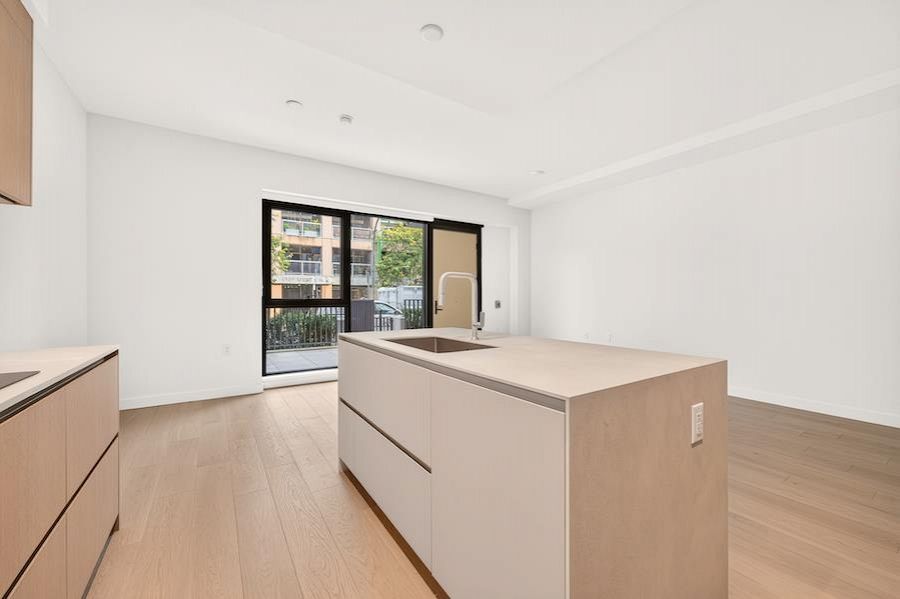 1528 W 6th Avenue Vancouver, BC - 21