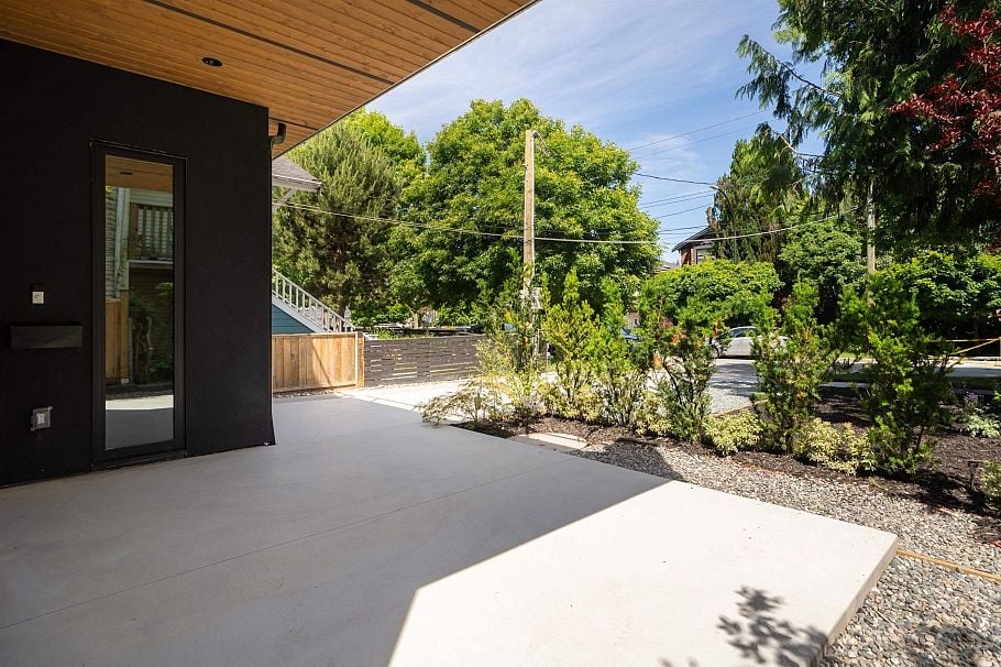 1 4161 Windsor Street Vancouver, BC - 5