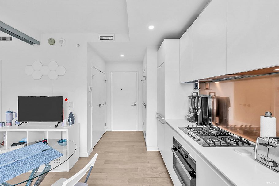 303 1480 Howe Street Vancouver, BC - 21