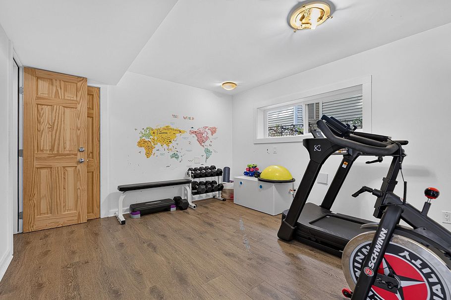 2218 E 11th Avenue Vancouver, BC - 32