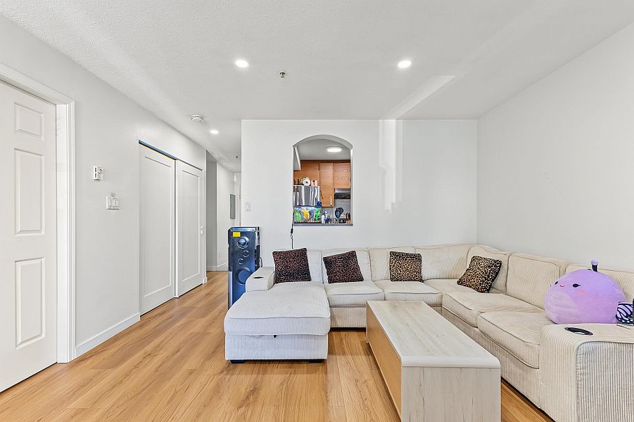 302 3638 Rae Avenue Vancouver, BC - 18