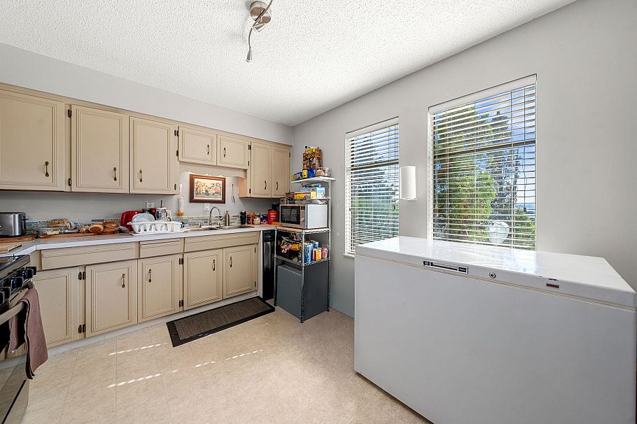 140-142 St. Patricks Avenue North Vancouver, BC - 20