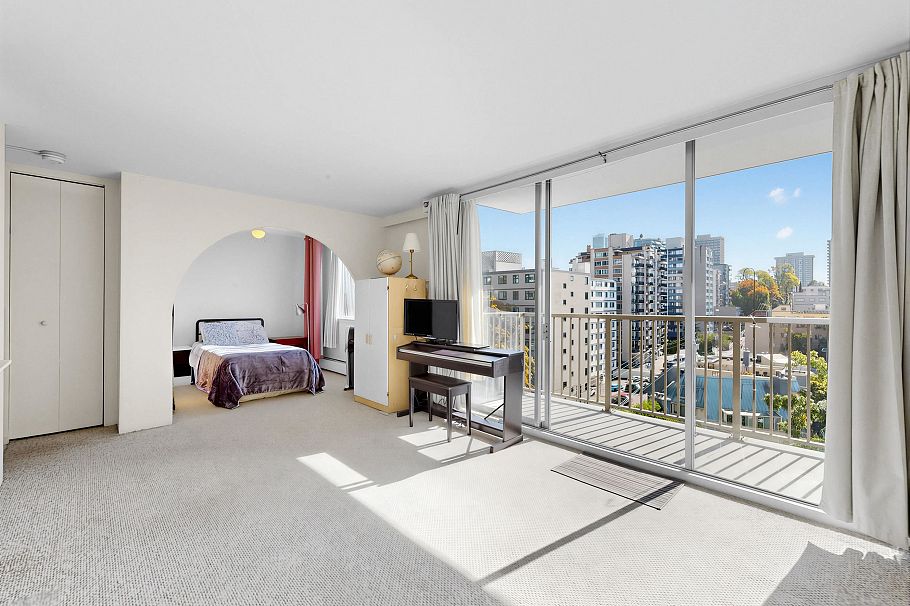 906 1251 Cardero Street Vancouver, BC - 2